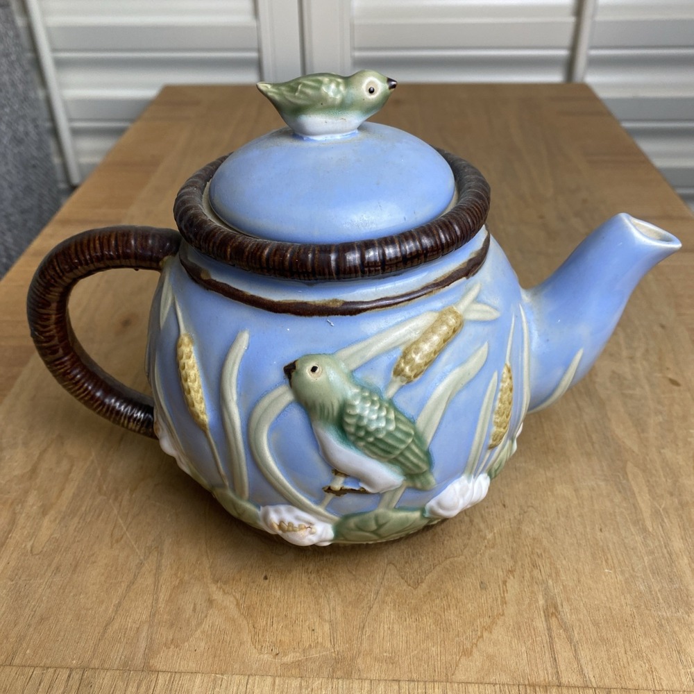Vintage 1991 Blue Majolica Earthenware Embossed Tea Pot with BIRDS 30 OZ 6 x 9 - Picture 3 of 6